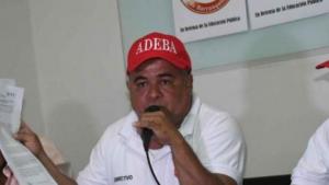 El directivo estaba haciendo unas compras para realizar un agasajo a los maestros del magisterio.